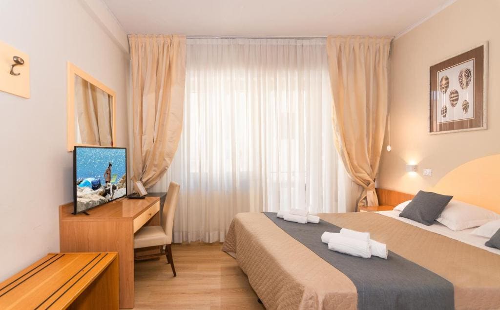Double Room with Balcony room - Image 1