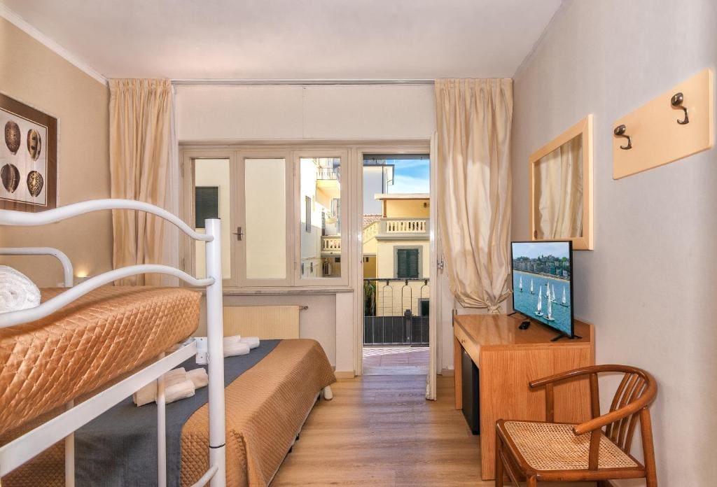 Quadruple Room with Balcony room - Image 2