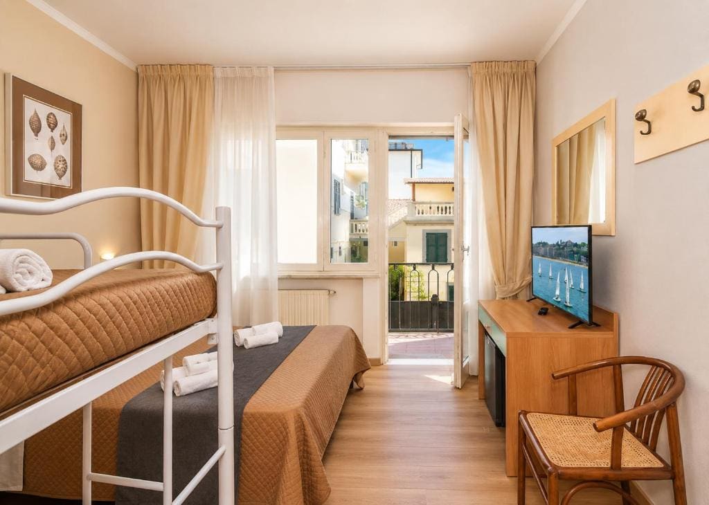 Quadruple Room with Balcony room - Image 1
