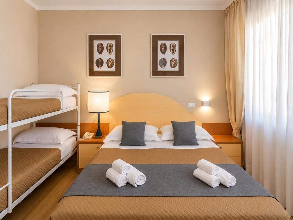 Standard Quadruple Room room - Image 3