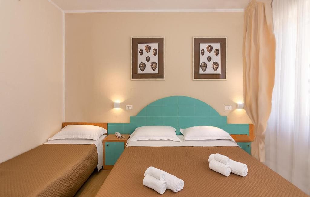 Standard Triple Room room - Image 3