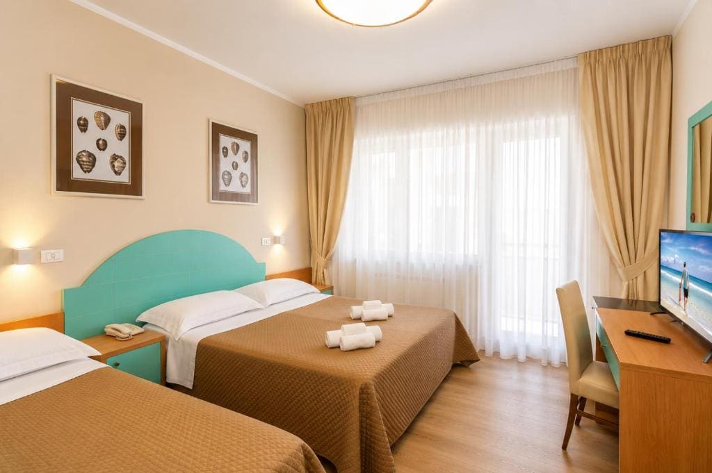 Triple Room with Balcony room - Image 2