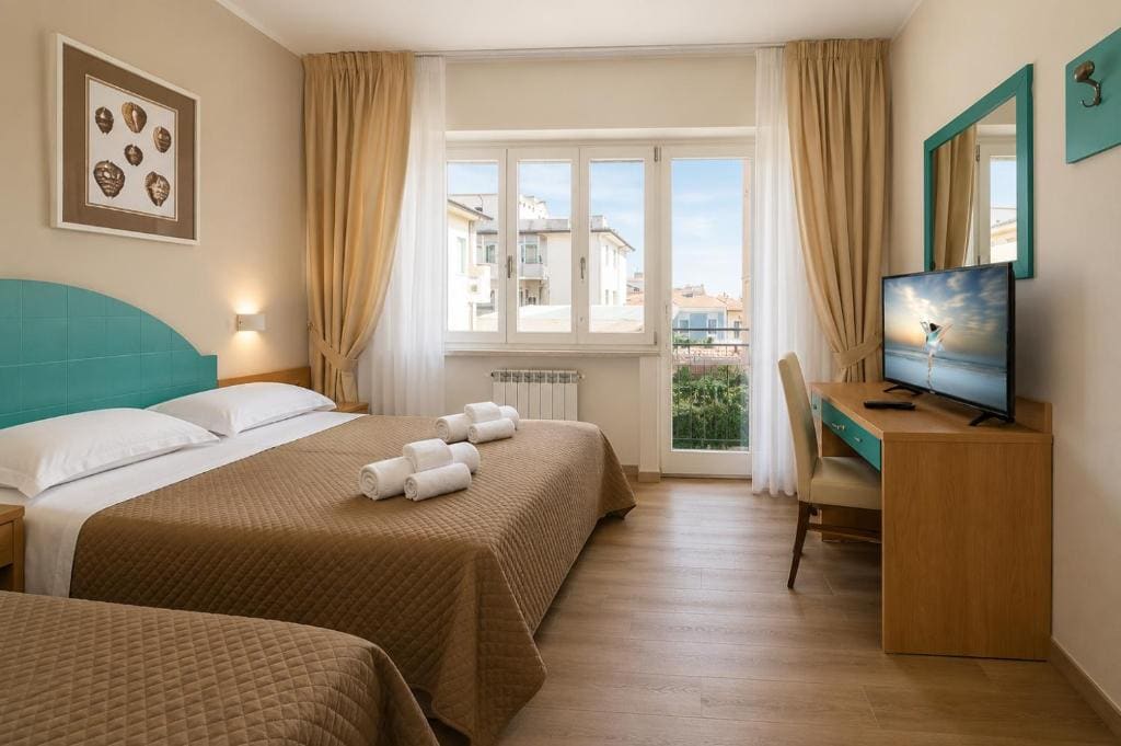 Triple Room with Balcony room - Image 1