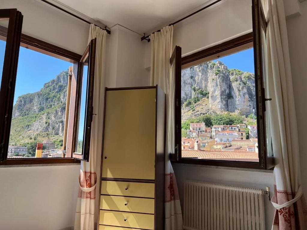 Double Room with Sea and Mountain View room - Image 3