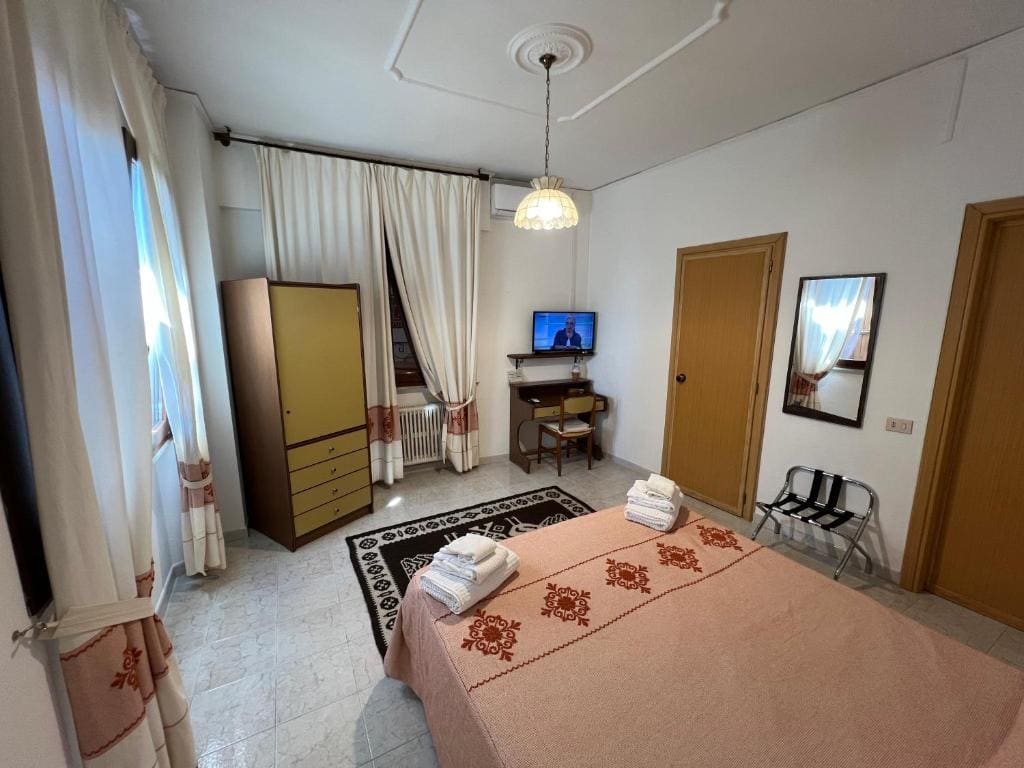 Double Room with Sea and Mountain View room - Image 1