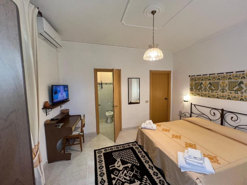 Double or Twin Room with Private Bathroom room - Image 1