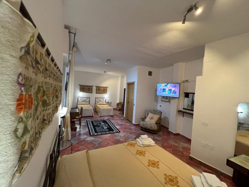 Quadruple Room room - Image 3
