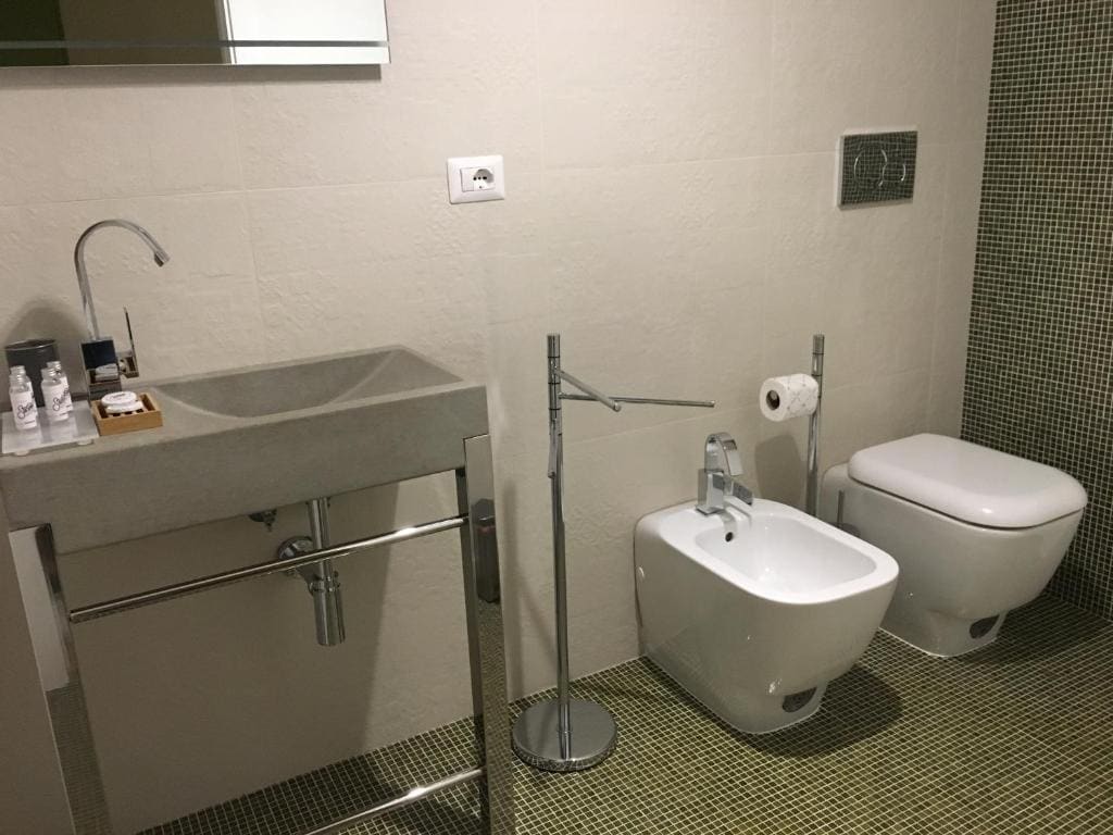 Double Room with Spa Bath room - Image 2