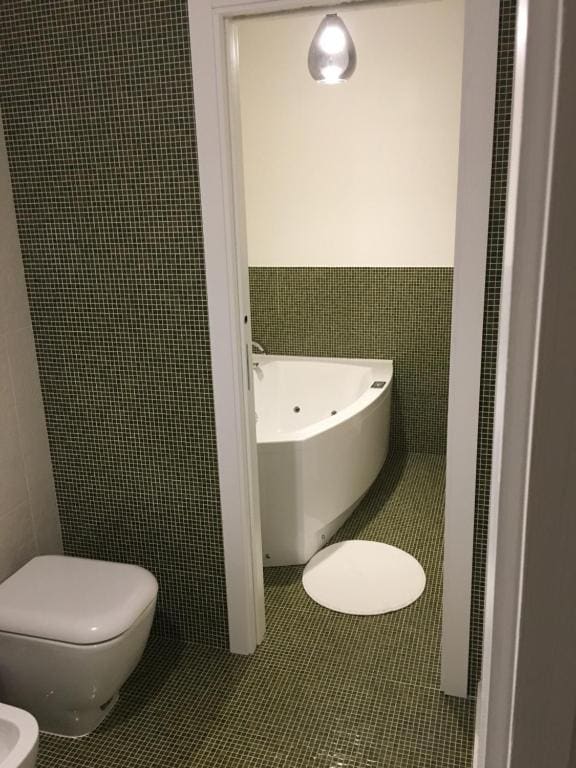 Double Room with Spa Bath room - Image 3