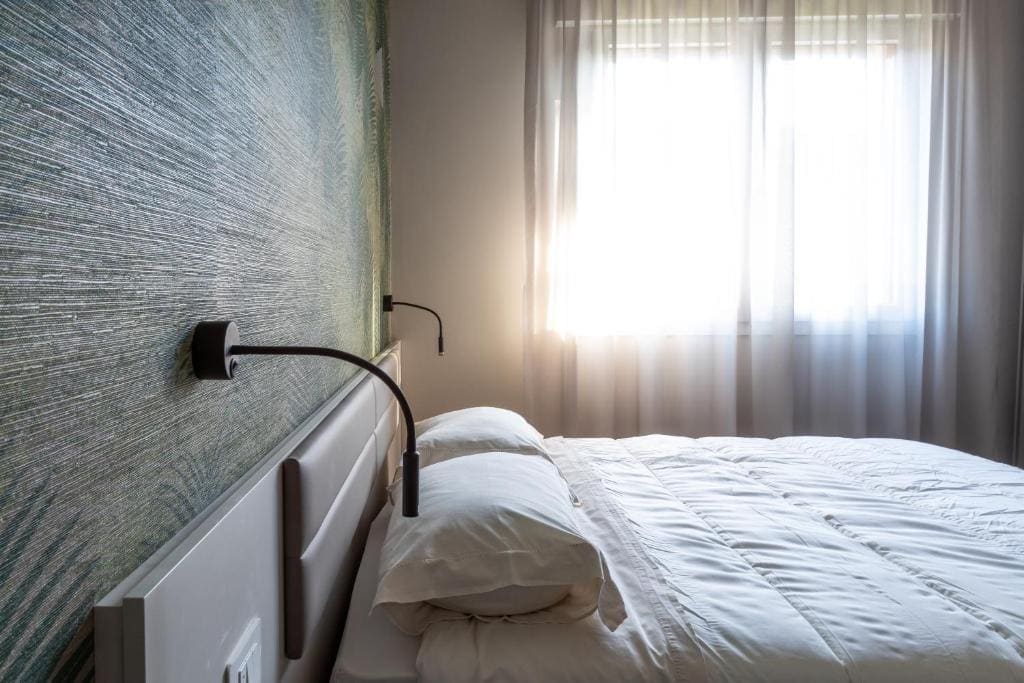 Apartment room - Image 2