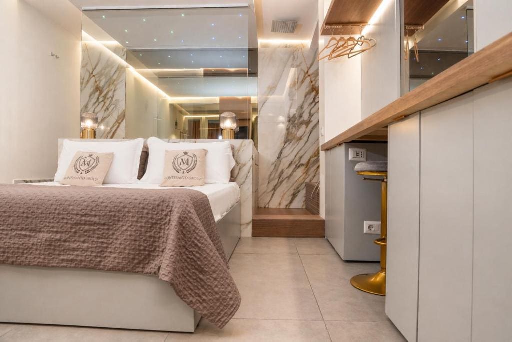 Double Room with Private Bathroom room - Image 3
