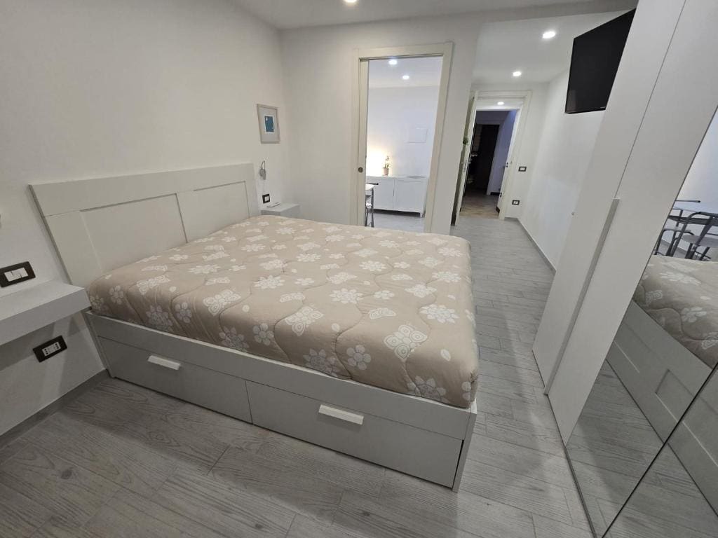 Room room - Image 3