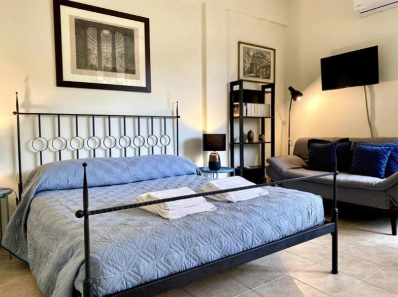 Double Room with Private Bathroom room - Image 3