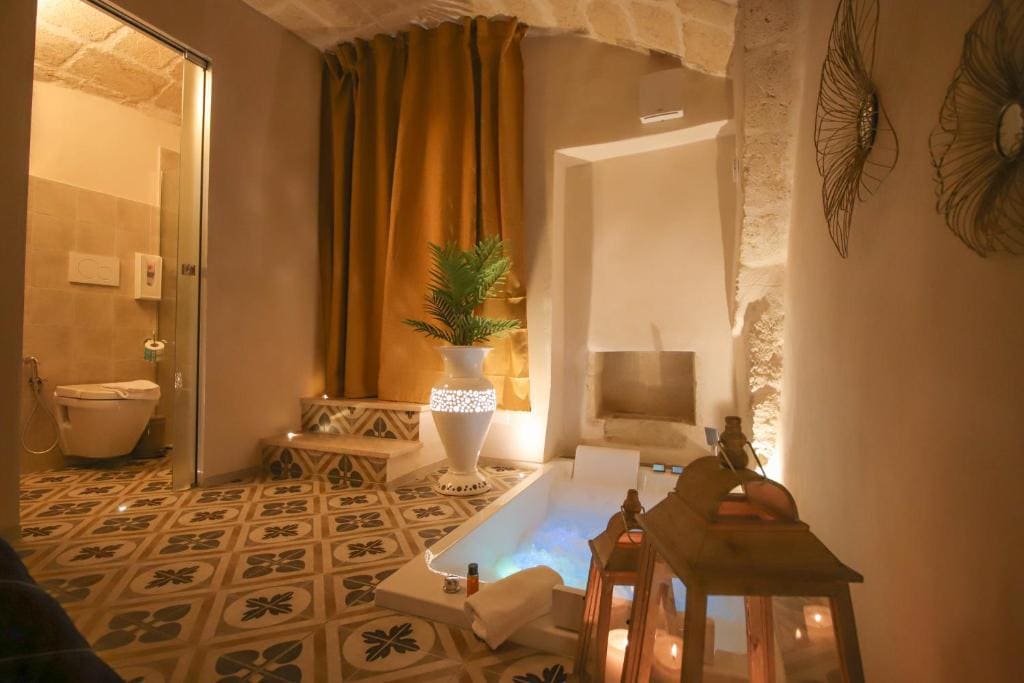 King Room with Spa Bath room - Image 1