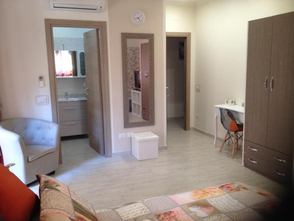 Deluxe Double Room with Balcony room - Image 3