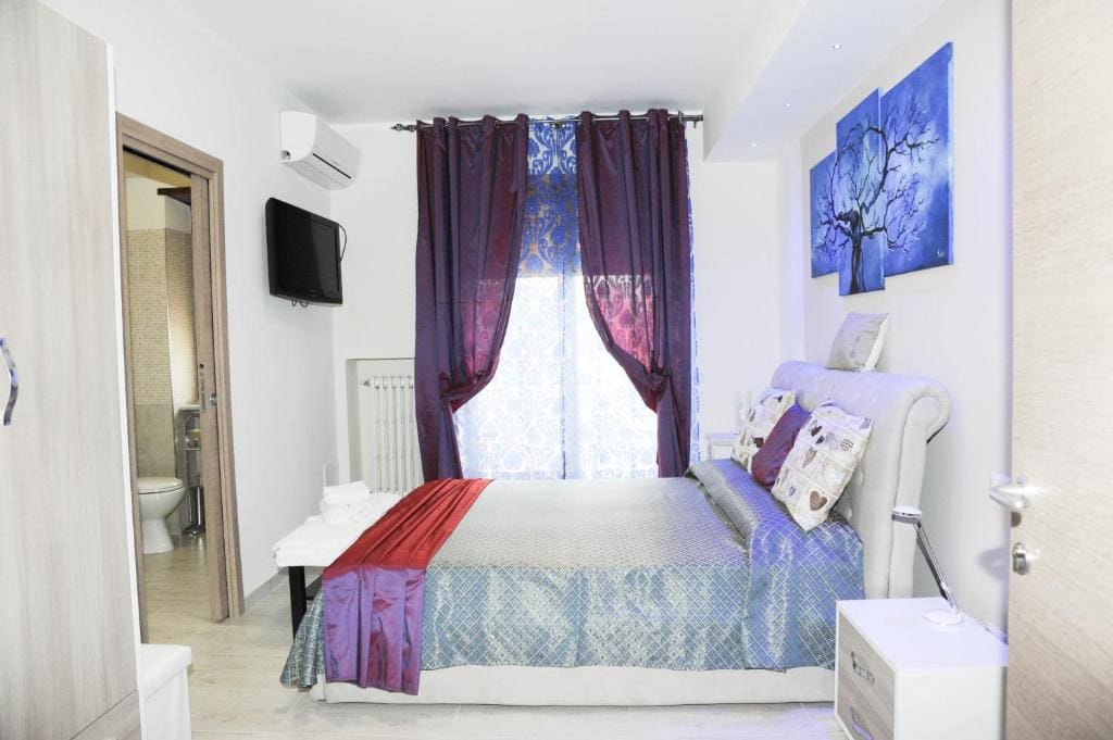 King Room with Balcony room - Image 2