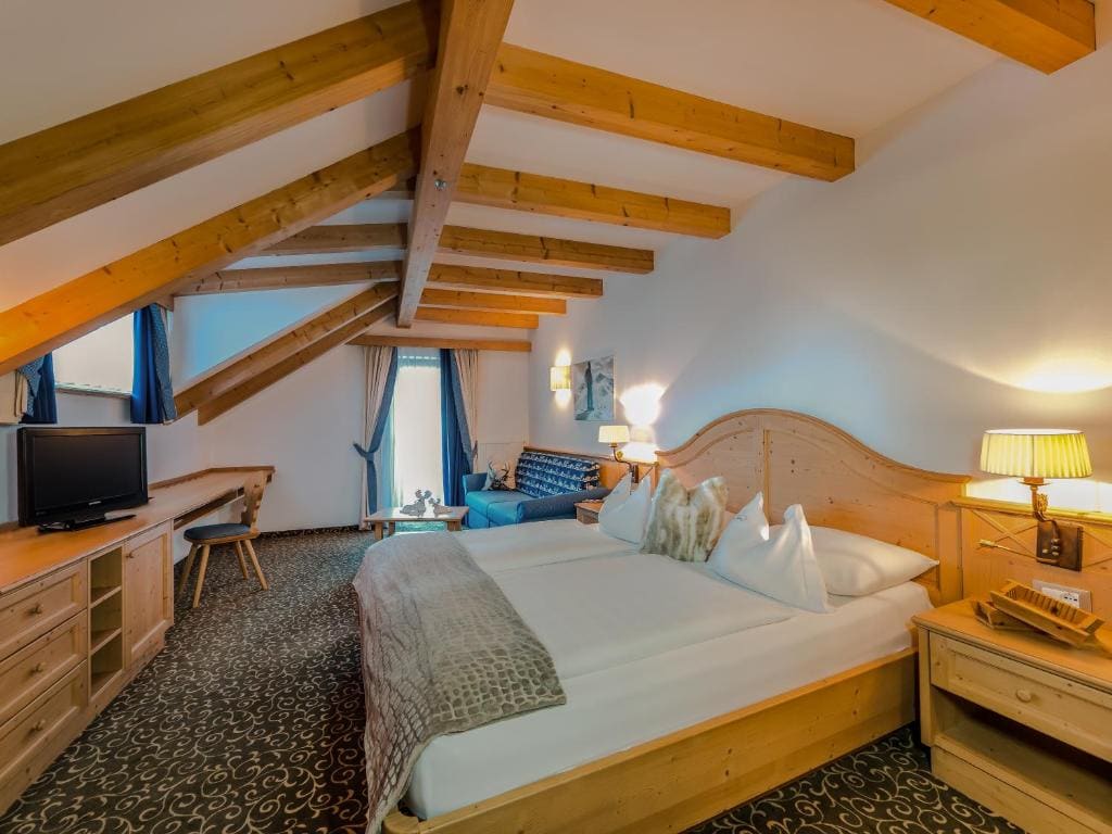 Double or Twin Room with Balcony - Attic room - Image 3