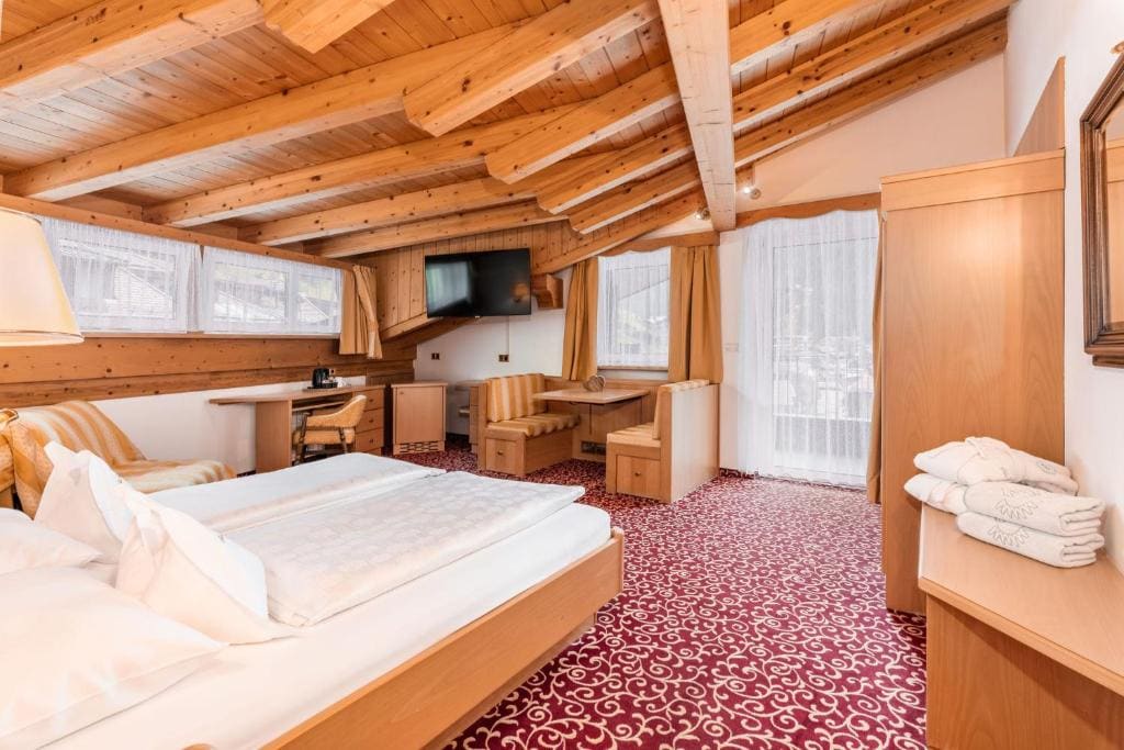Double or Twin Room with Balcony - Attic room - Image 1