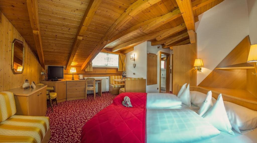 Small Standard Double Room- Attic room - Image 3