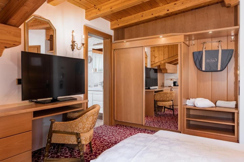Small Standard Double Room- Attic room - Image 1