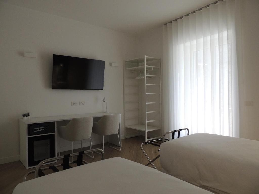 Deluxe Twin Room room - Image 2