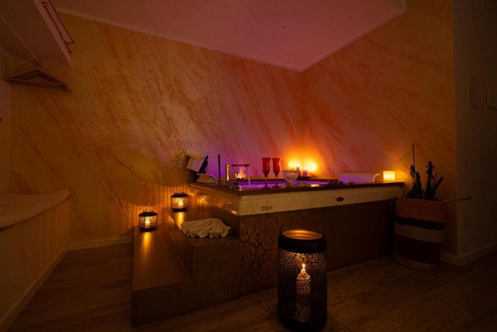 Double Room with Spa Bath room - Image 3