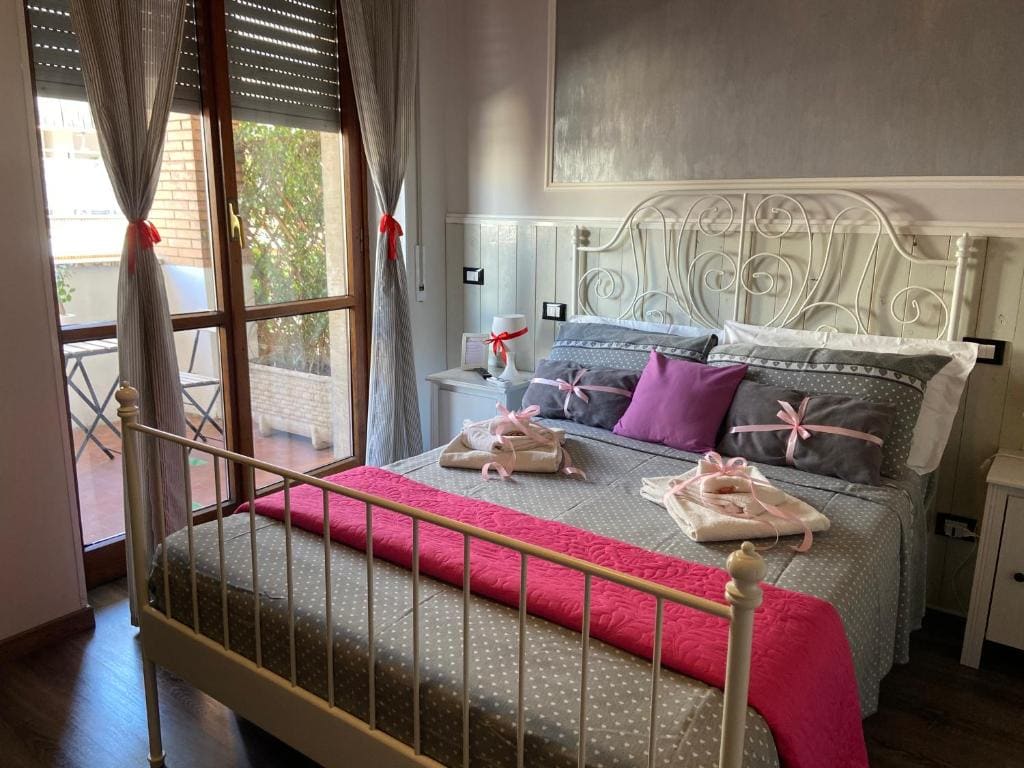 Three-Bedroom Apartment room - Image 1