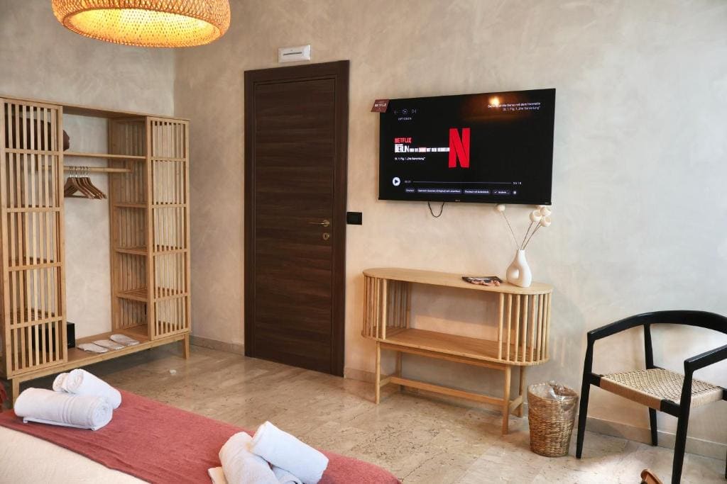 Deluxe One-Bedroom Apartment room - Image 2