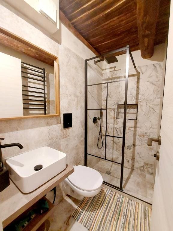 Two-Bedroom Apartment - Split Level room - Image 2