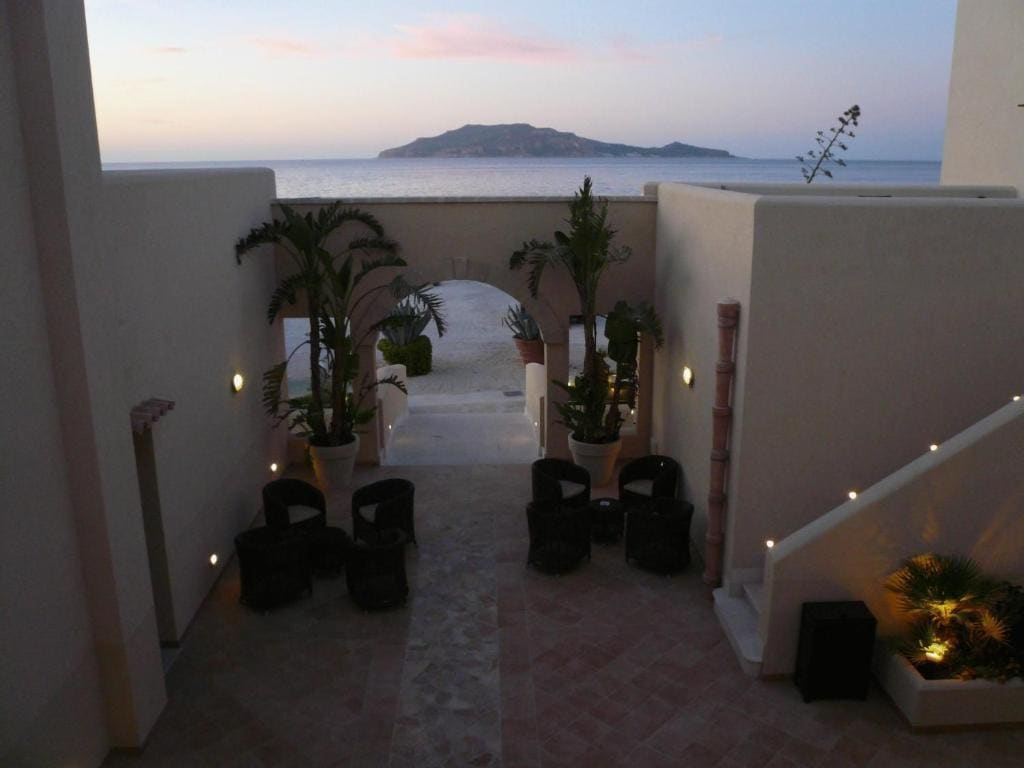 Deluxe Double Room with Sea View room - Image 2