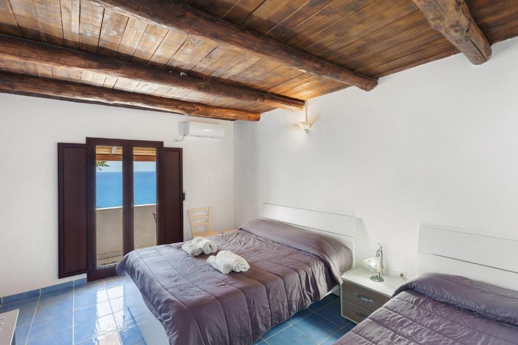 Triple Room with Shower room - Image 1