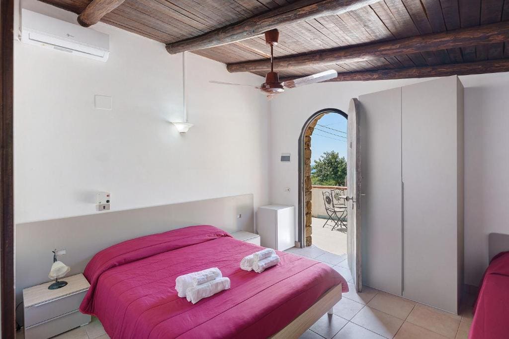 Quadruple Room with Shower room - Image 1