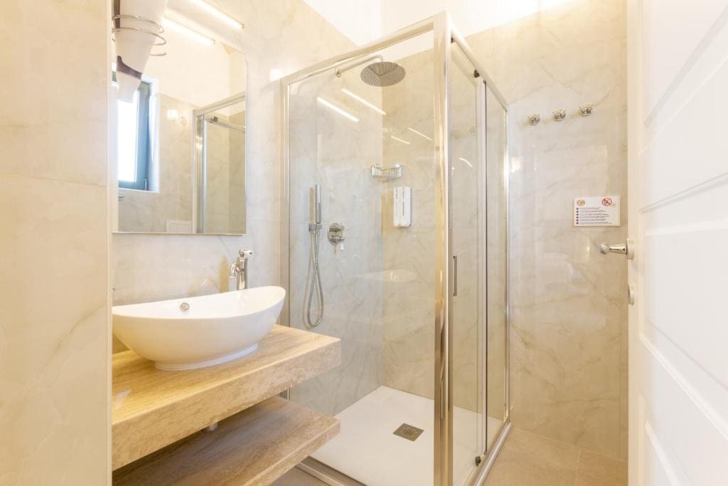 Junior Suite with Garden View room - Image 2