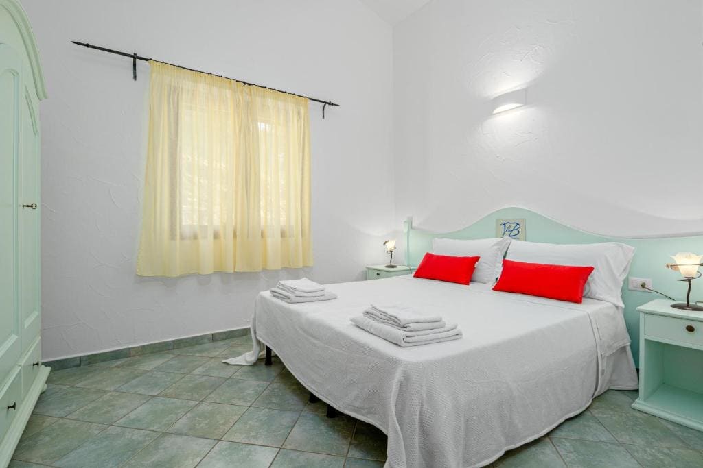 Apartment with Sea View room - Image 3
