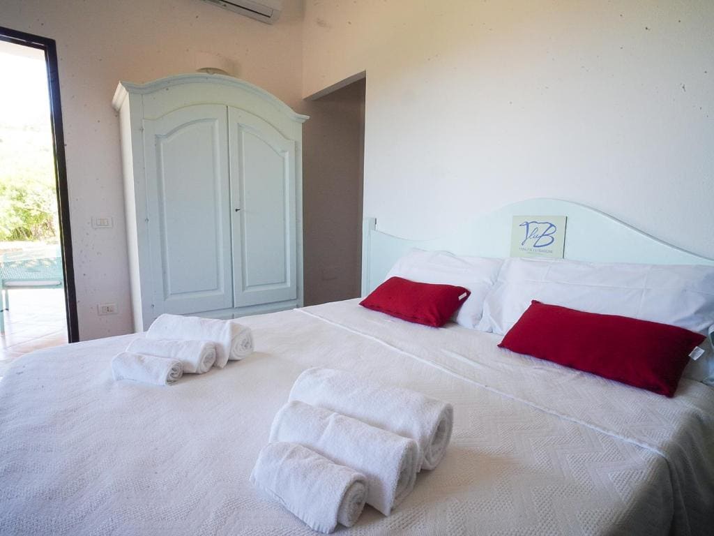 Large Double Room room - Image 3