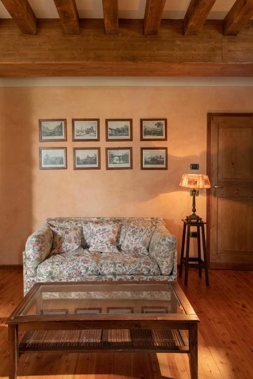 One-Bedroom Apartment room - Image 2