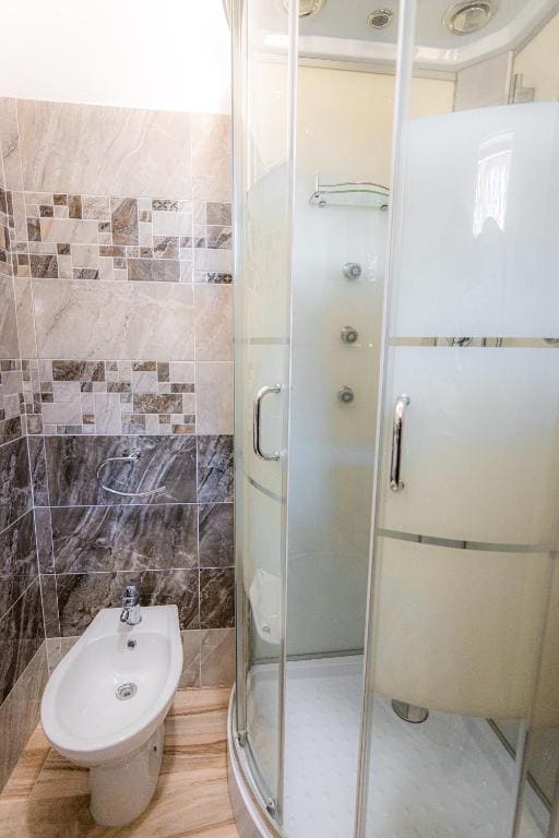 Comfort Triple Room with Shower room - Image 1