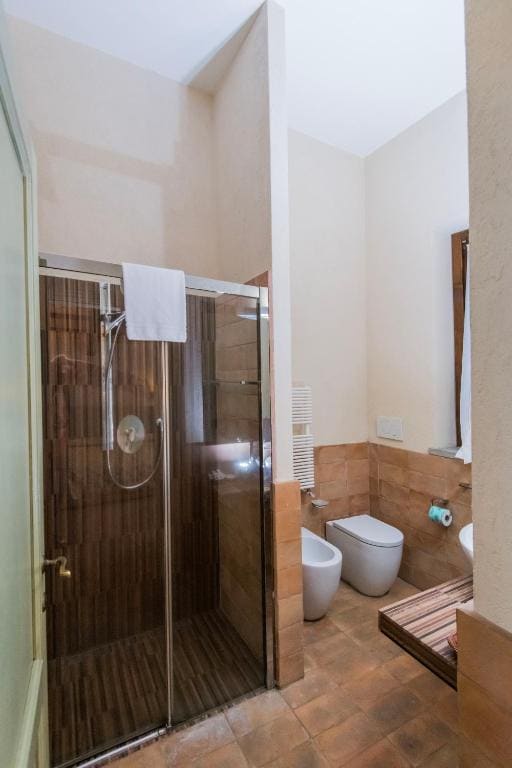 One-Bedroom Apartment - Annex room - Image 2