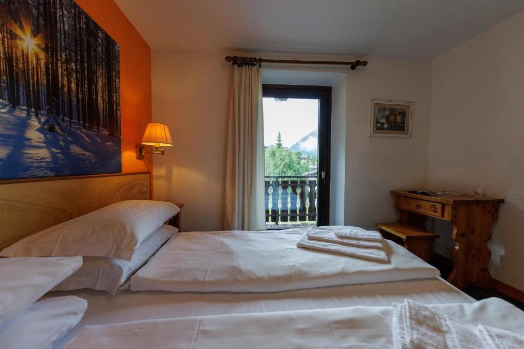 Double or Twin Room with Balcony room - Image 3