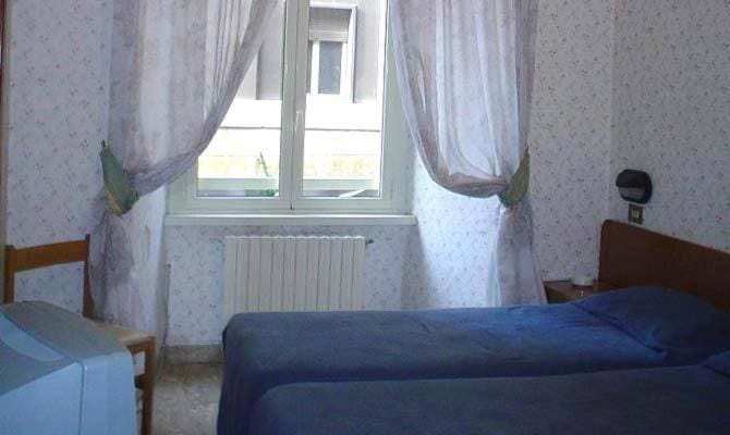 Double or Twin Room with Shared Bathroom room - Image 3