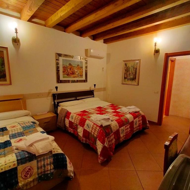 Triple Room with Private Bathroom room - Image 3