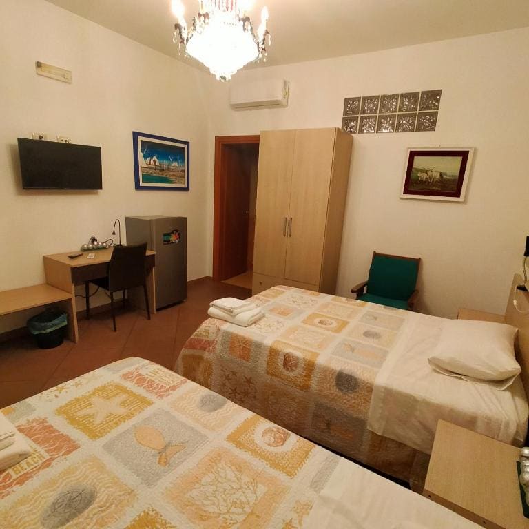 Twin Room with Private Bathroom room - Image 3