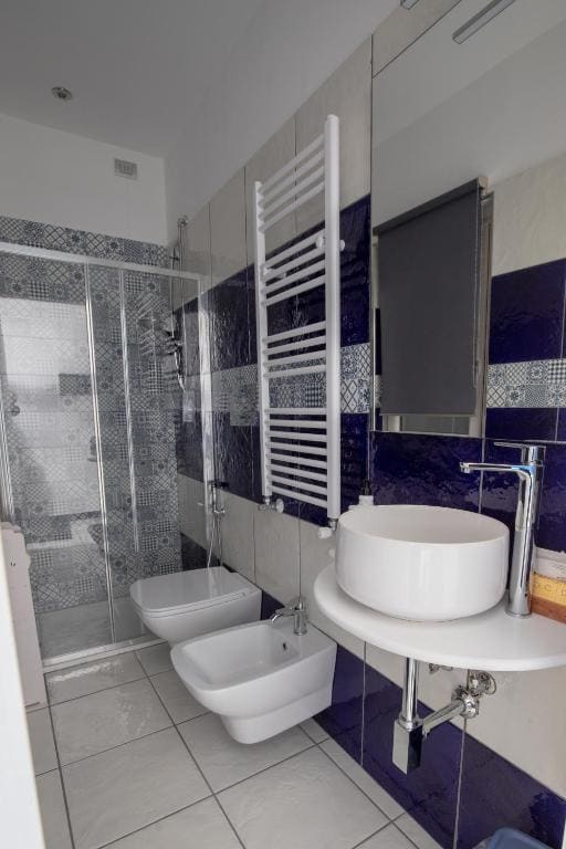 Double Room with Private Bathroom room - Image 3