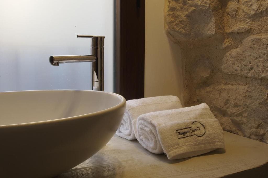 Deluxe Double Room with Balcony room - Image 1