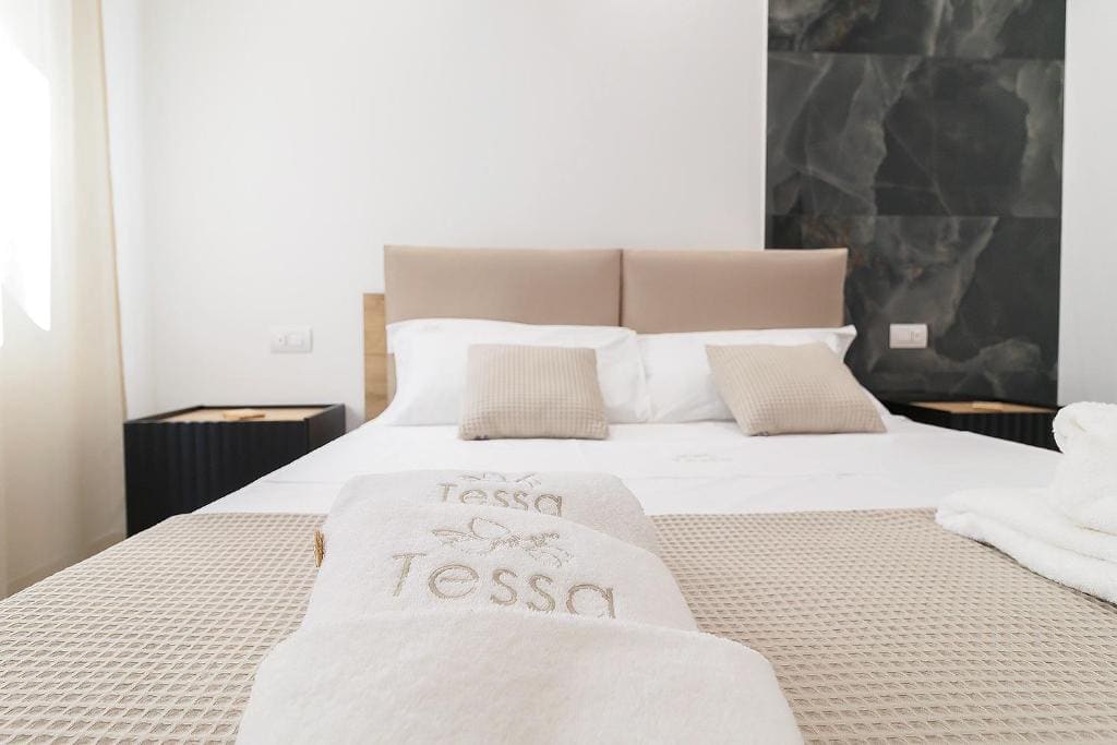 King Room with Balcony room - Image 2