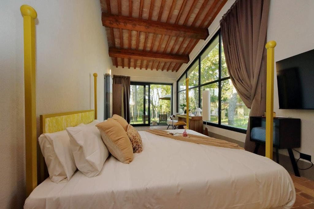 Deluxe Room room - Image 3