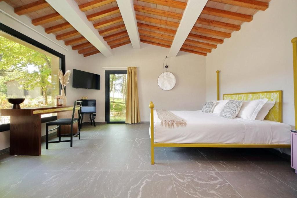 Double Room with Garden View room - Image 3