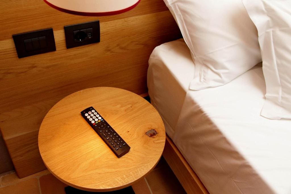 Studio Apartment with One Double Bed room - Image 2