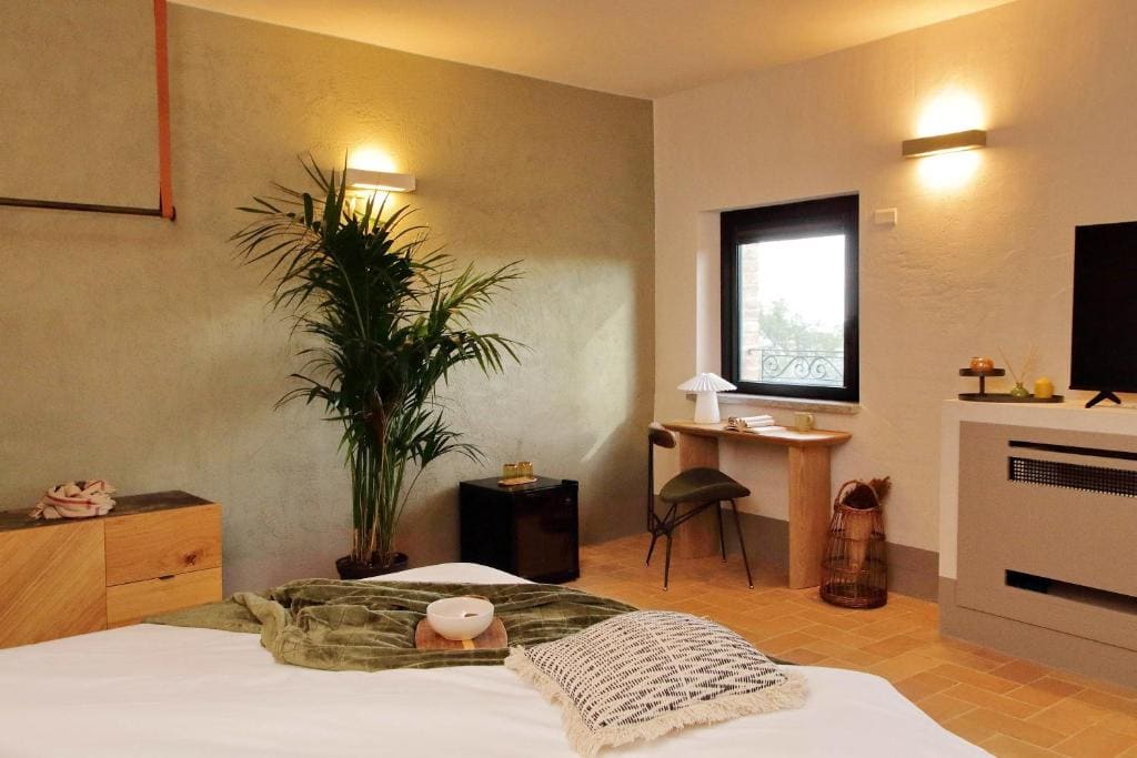 Superior Triple Room room - Image 2