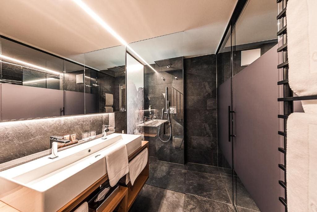 Deluxe Suite room - Image 3